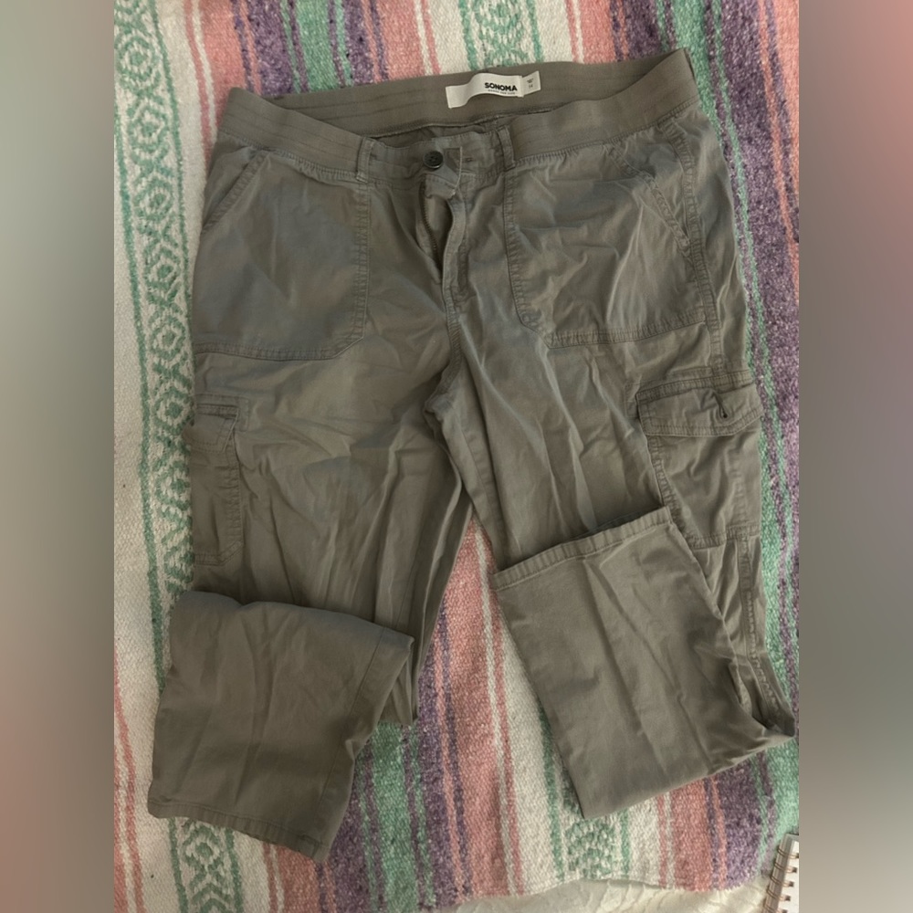 Gray cargo capris